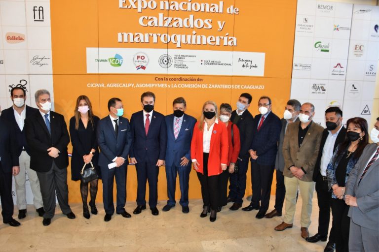 La UNA presente en la Expo Calzados y Marroquinería con estudiantes emprendedores
