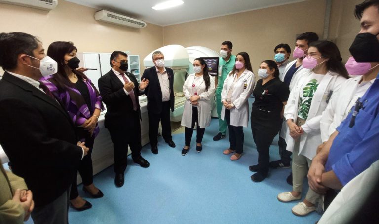 Ministro de Salud visitó la sección de Medicina Nuclear del IICS y expresó total apoyo a la UNA