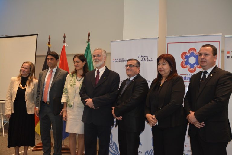 Autoridades de la UNA participan de lanzamiento de Sello de Integridad