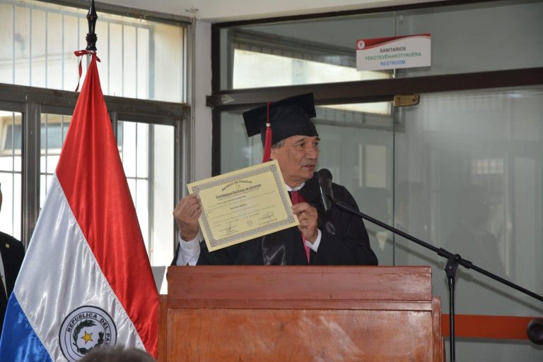 El Prof. Dr. Neri Alonso recibió el título de Profesor Emérito de la UNA