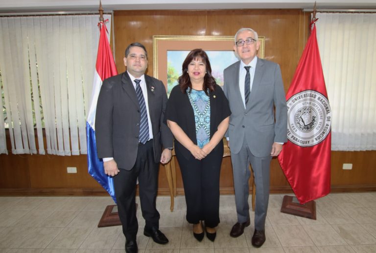 Rectora recibió visita del cónsul paraguayo en Brasil