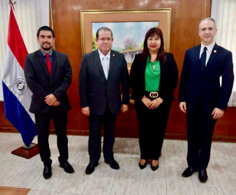 Rectora mantuvo reunion con representante de la OEA