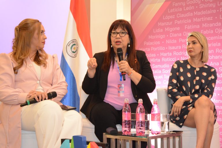 Rectora de la UNA presentó perspectivas de empoderamiento en congreso internacional “Mujeres que suman”