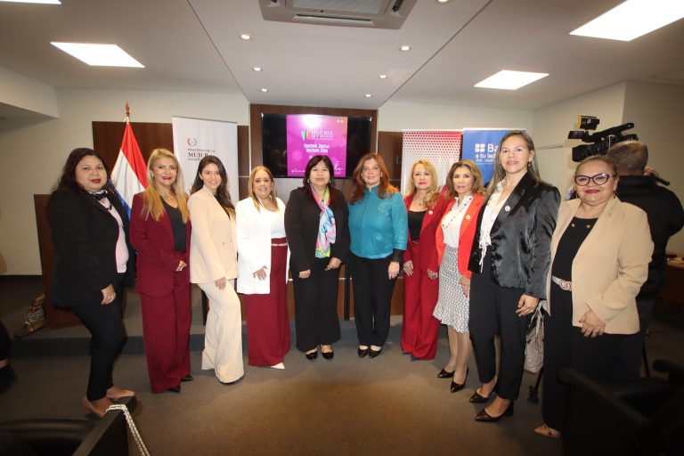 La UNA participó en espacio sobre equidad y liderazgo femenino