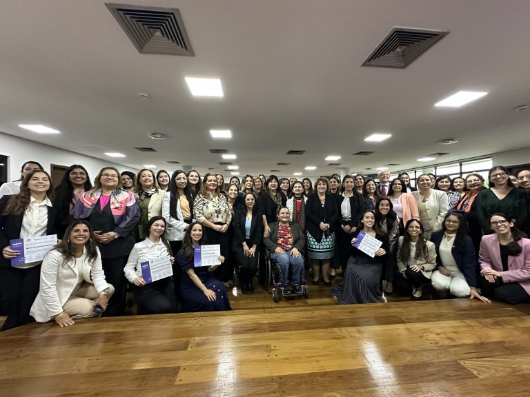 Clausura del Programa “Mujeres Líderes” contó con participación activa de la UNA