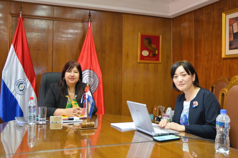 Visita académica de estudiante japonesa a la UNA