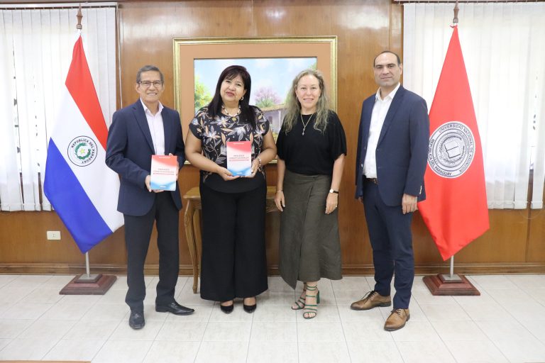 Donación de obra académica fortalece los recursos de la Biblioteca Central de la UNA