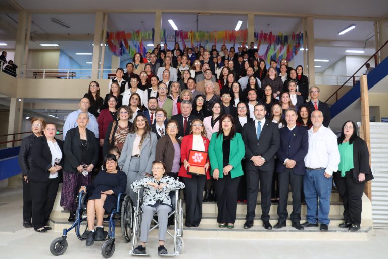Celebran aniversario y realizan emotiva despedida a primera decana electa de la FENOB-UNA